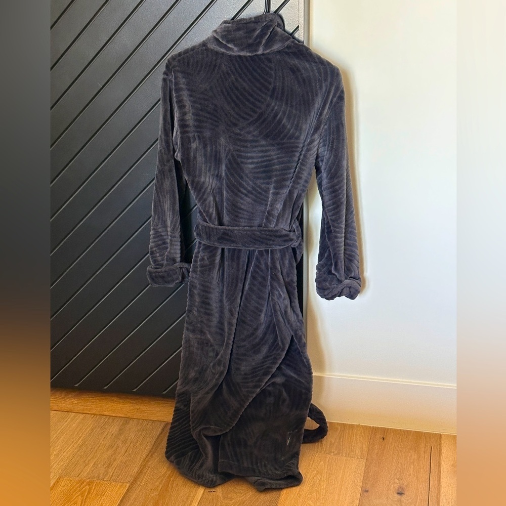Natori plush robe. Size S. Excellent condition. Hardly used! - Picture 3 of 4